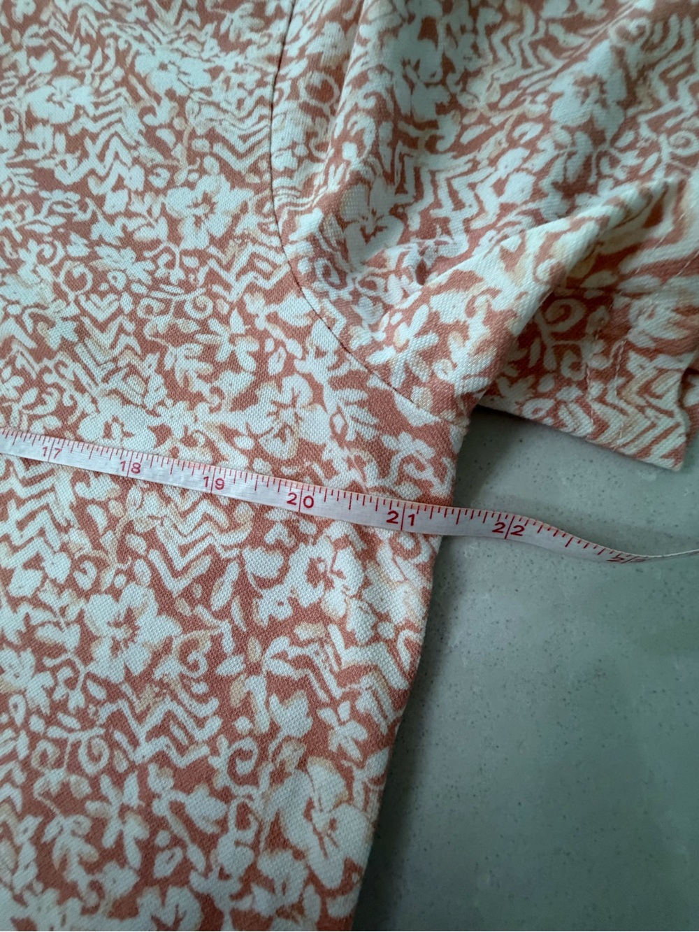 Faherty Short-Sleeve Movement Pique Polo Hilo Rose Floral Print, Large - Picture 8 of 10